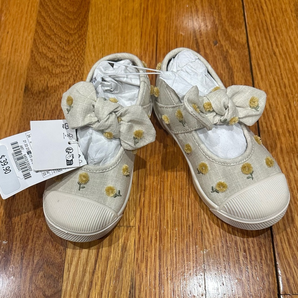 Kids Toddlers Shoes Sneakers Sandals size 8 Beige off white girls ZARA NEW